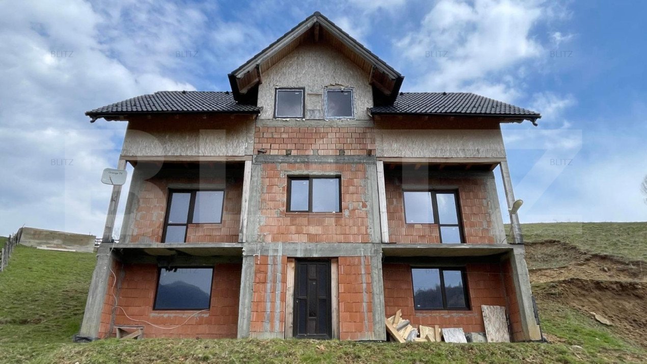 Oportunitate! Casa de 212 mp, D+P+M, 2.400 mp teren intravilan, Magura