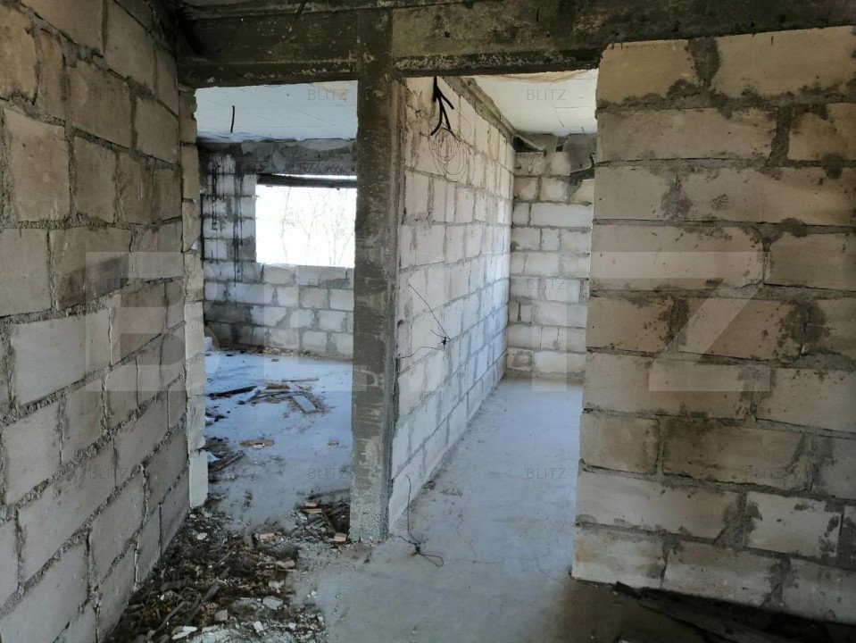 Casa la rosu , P+M, suprafata construita 232 mp, Razvad.