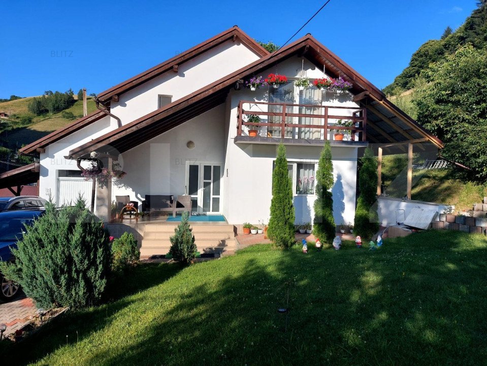 Casa cu 6 camere intr-o zona pitoreasca din Poiana Marului