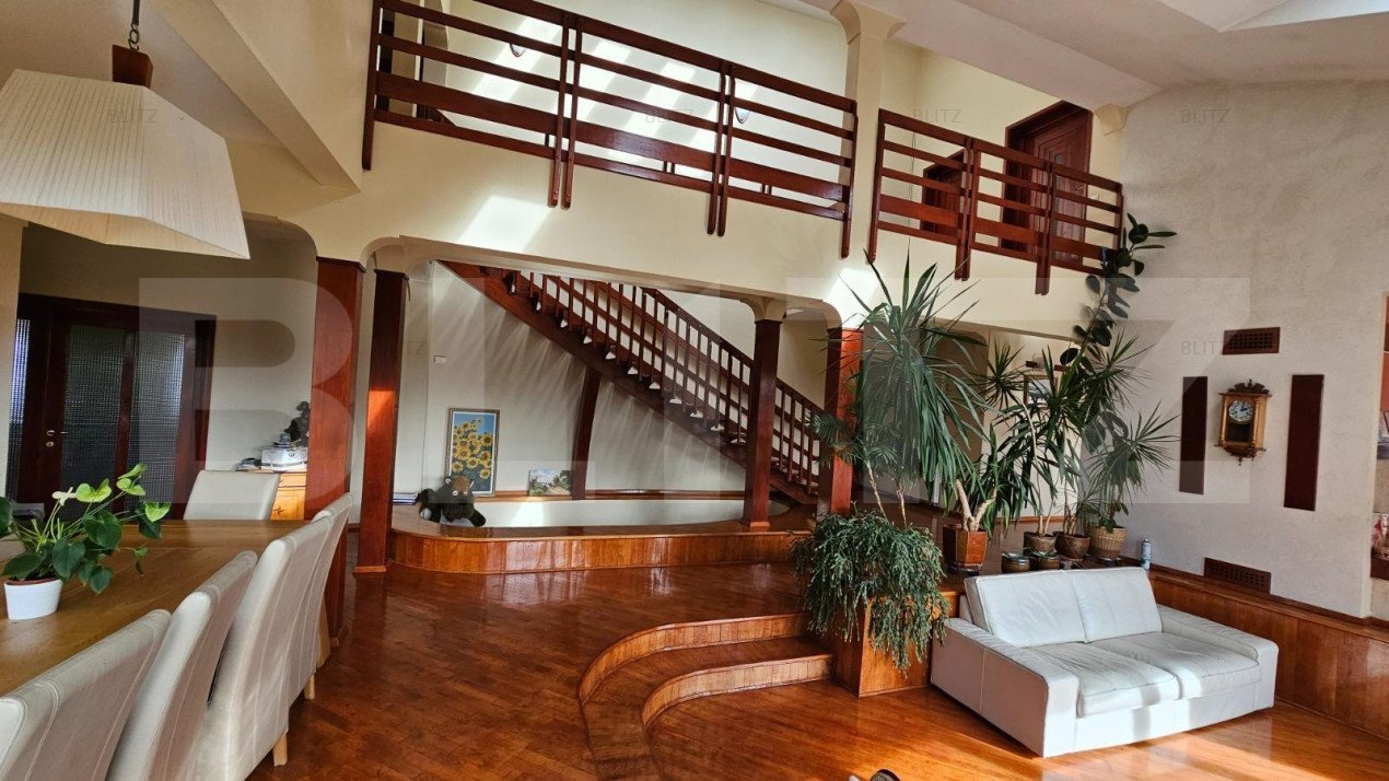 Casa de vanzare de 380mp utili si 3500 mp teren in Sangeorgiu de Mures