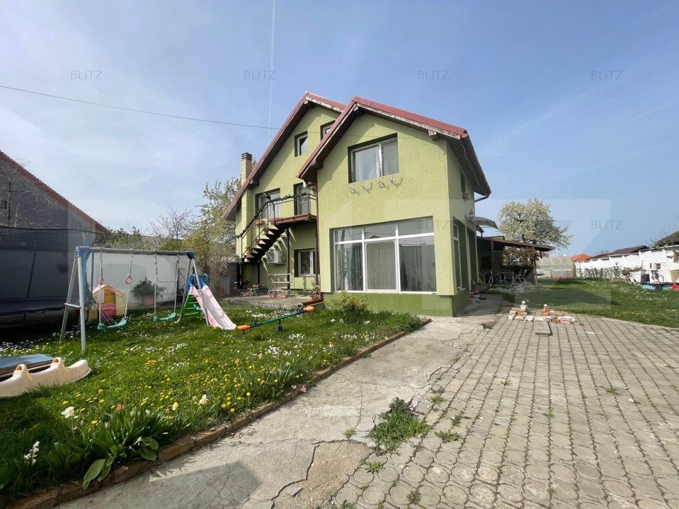 De vanzare casa, 8 camere, 300 mp, teren 1940 mp Sacalaz