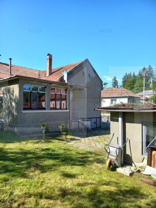 Casa 100 metri patrati cu teren aferent 800 metri patrati