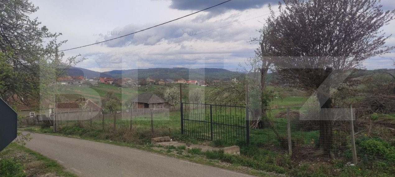 Casa de vanzare la 33 de km distanta de Oradea, amplasata pe un teren de 3000 mp