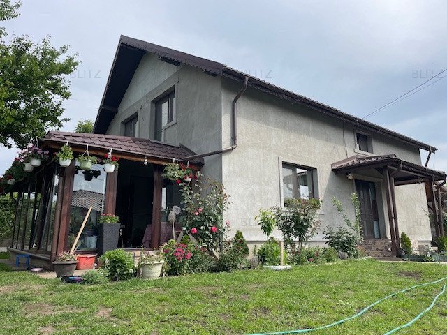 Vila spatioasa de vanzare 5 camere, 228 mp utili, teren 500 mp, Vernesti