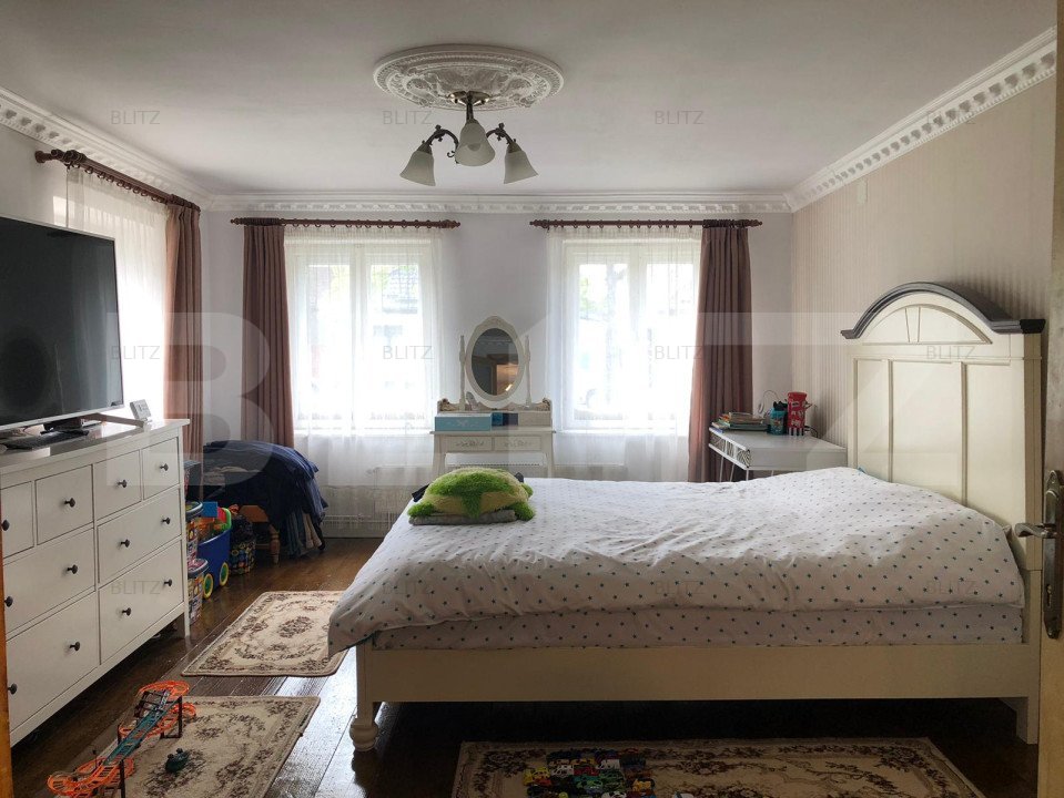 Casa saseasca, primitoare, cu 2 camere, curte si locuri de parcare, in Sanpetru