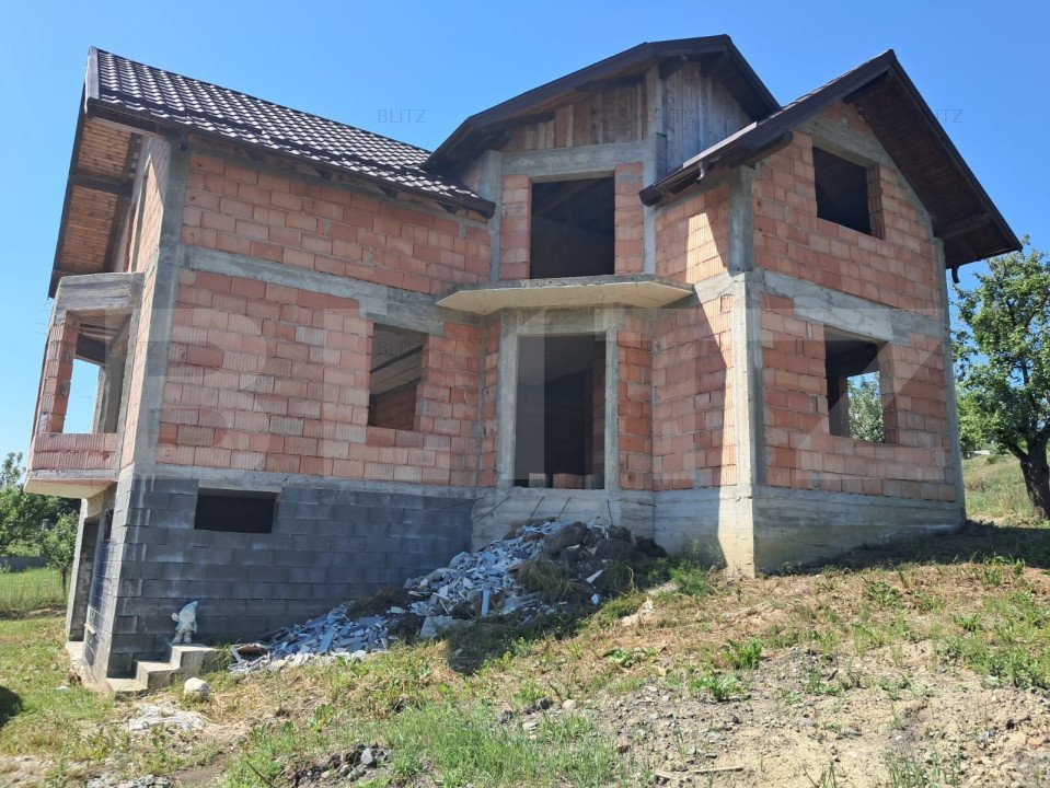 Casa la rosu in zona Pico Verde