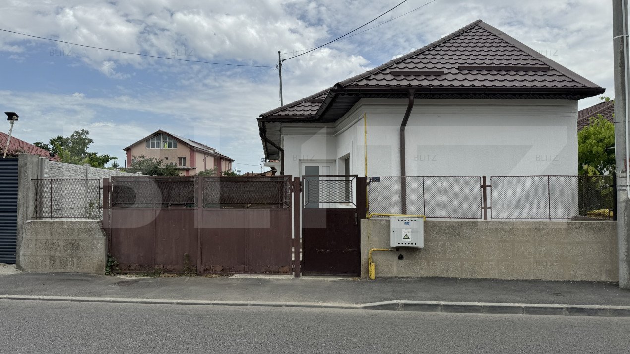 Casa pe parter, 3 dormitoare, 2 bucatarii, 2 bai, 357 mp teren, Catargiu
