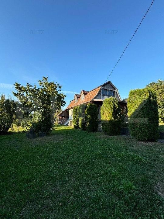 Casa de Vanzare in Alunis, 10.000 mp de teren,cu vie si livada,vedere panoramic.