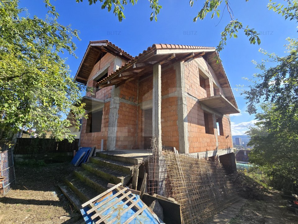 Casa cu 4 camere, 200 mp utili, la rosu, 430 mp curte, in Dambul Rotund