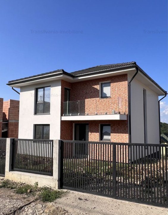 Casa Individuala cu 180 mp Utili si Panorama Superba, Campenesti