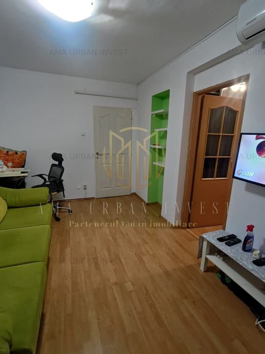 Teiul Doamnei Nada Florilor vand aparatament 2 camere 55000 eur