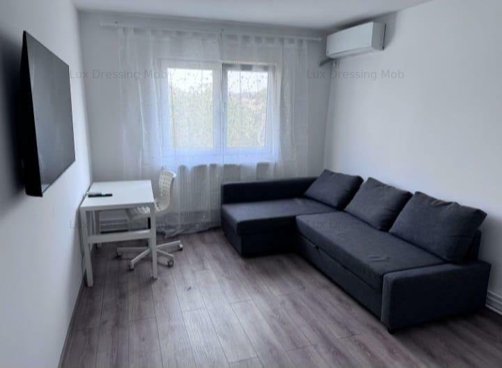 Ofer spre inchiriere garsoniera, decomandata,