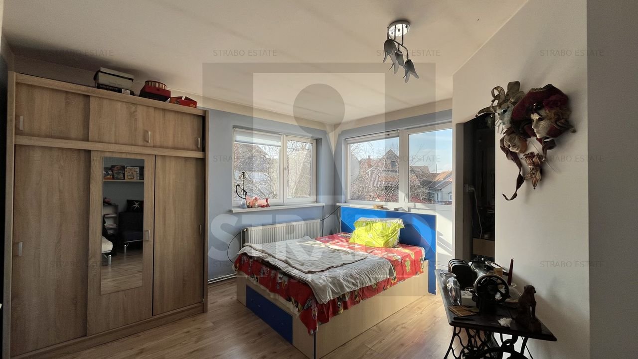 Str Pandurilor Casa 5 camere , 2 bai, acces auto