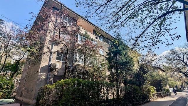 Apartament luminos cu 5 camere, parcare/ boxa - Zona Domenii/ Av. Popisteanu