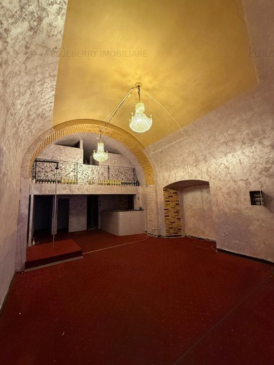 Spatiu comercial 385 mp, subsol, parter si etaj, toate utilitatile, Centru Vechi