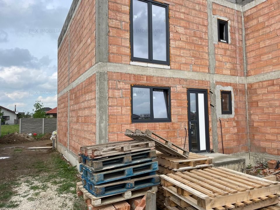 Duplex modern - 4 camere - toate utilitatile - Mosnita Noua