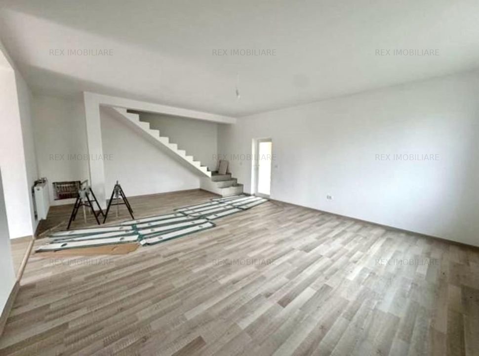 Duplex  - 4 camere  - pozitie excelenta - Utvin