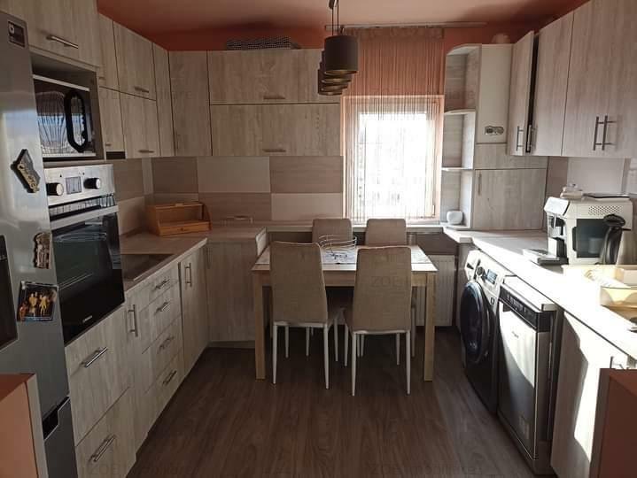 De închiriat apartament cu 3 camere în Sfântu Gheorghe