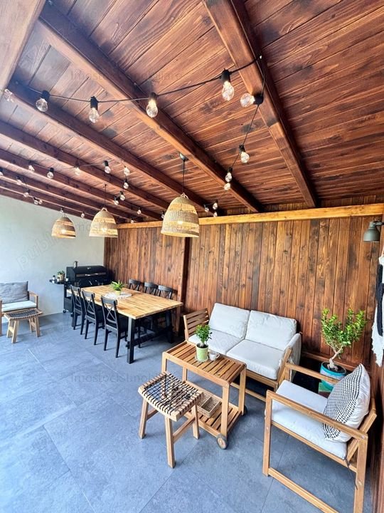 Vand vila P + E + M si spatiu comercial