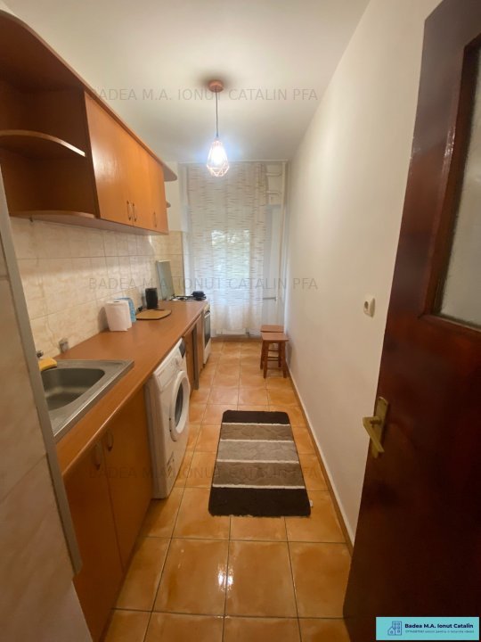 Inchiriez garsoniera decomandata Mall Vitan