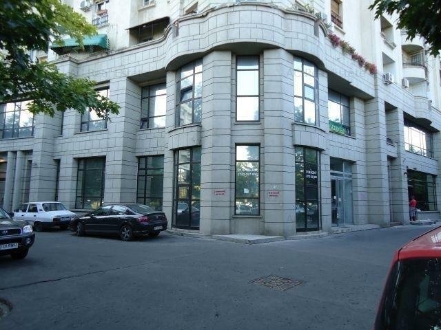 Inchiriere Spatiu Comercial - 100 mp