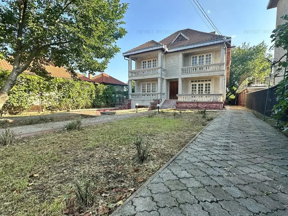 Casa deosebita, arhitectura unica de vanzare in Bacau