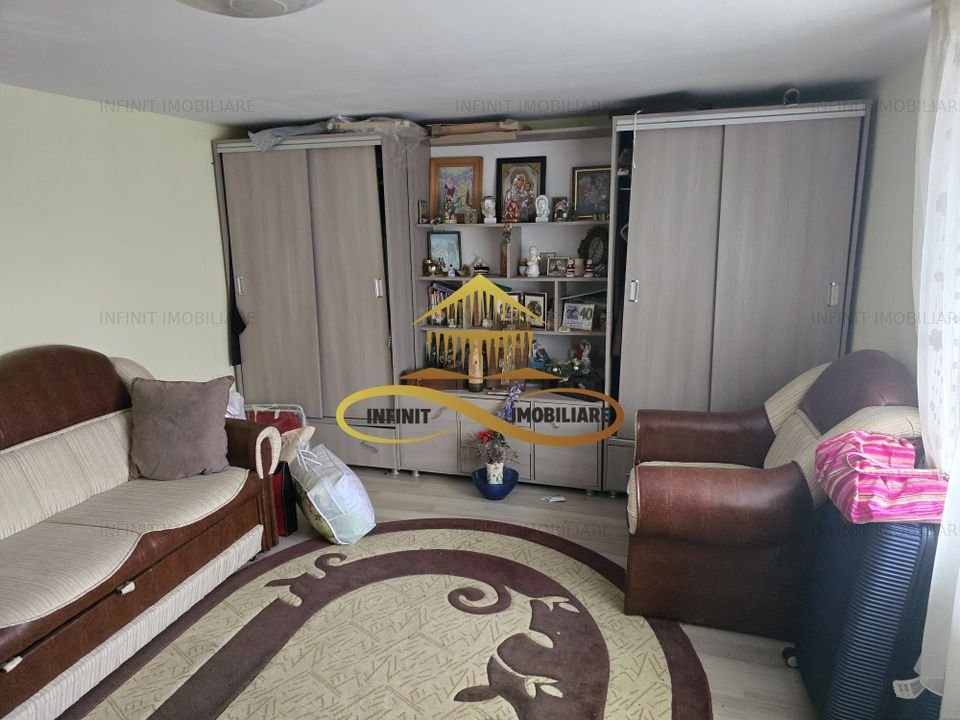 Casa de vanzare cu 5000 mp teren in Parincea cu livada si iaz