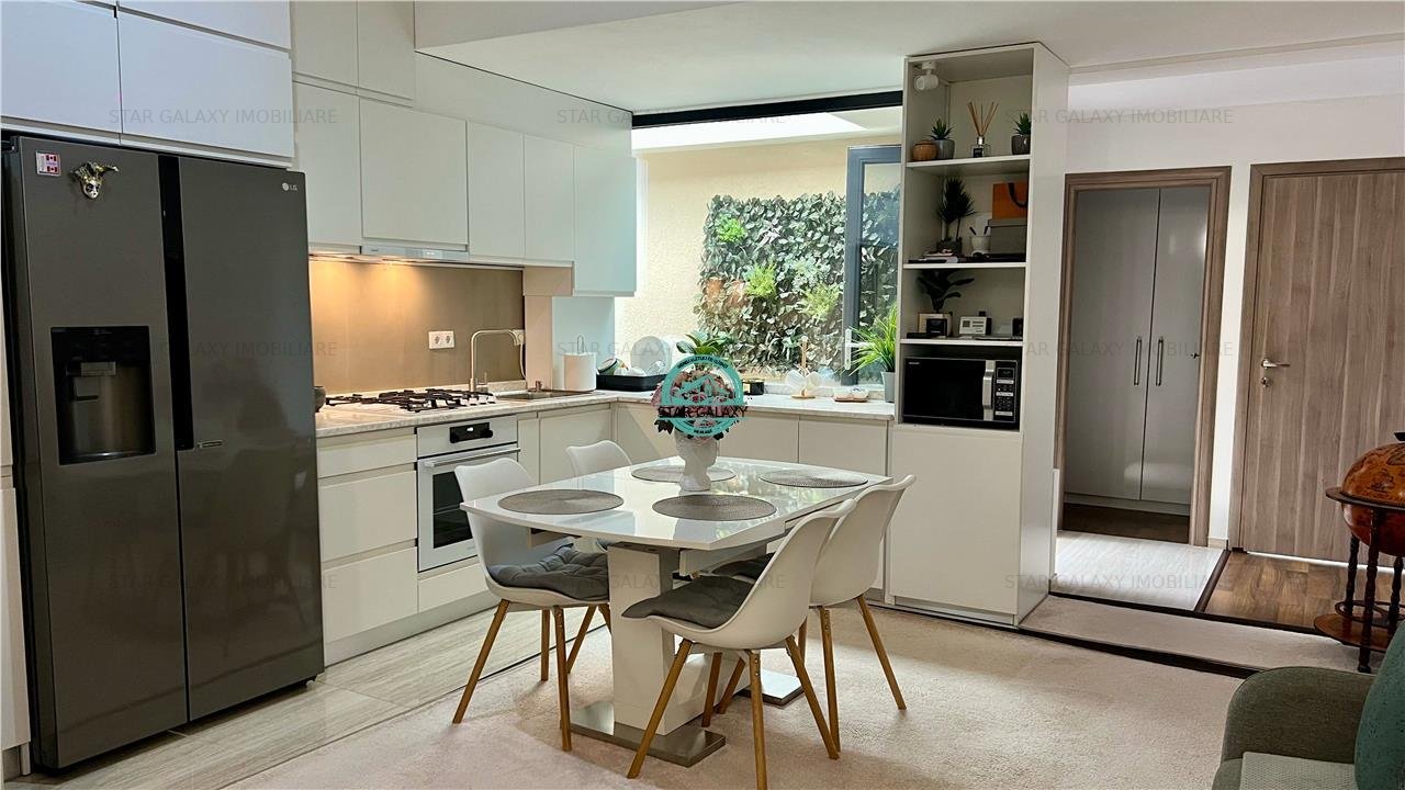 Vand apartament cu 3 camere, 2 bai, teren privat 114mp, str Papiul Ilarian