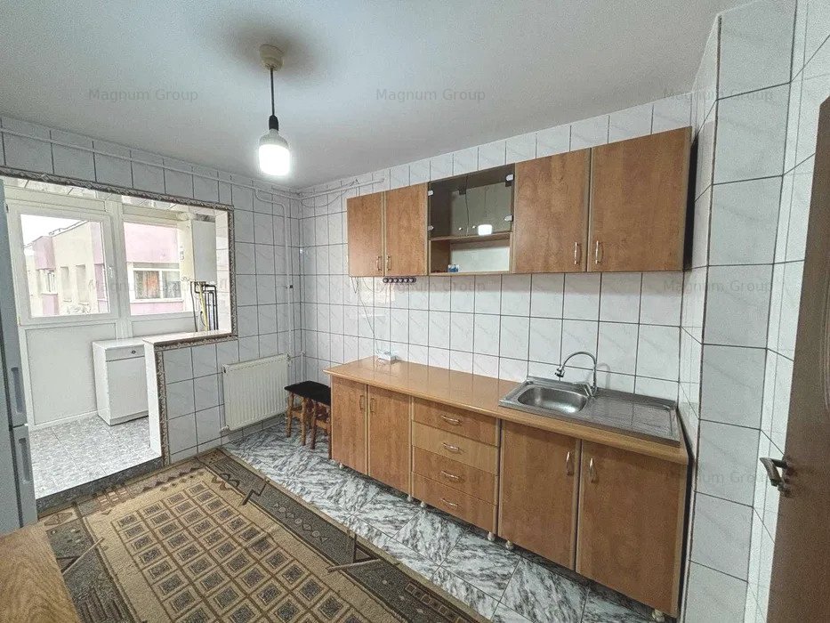 Inchiriez apartament decomandat cu 4 camere, situat in zona Titan