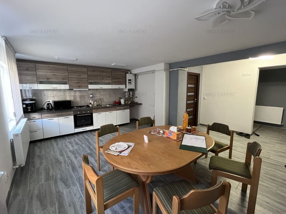 Apartament cu 4 camere de vanzare in Sebes.