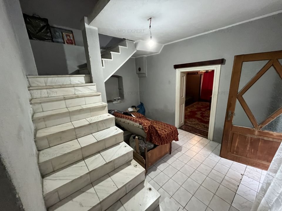 Casa partial renovata in Sebes cu 1350m2 de teren!