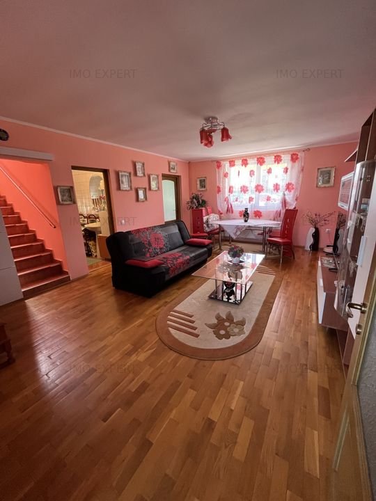 De vanzare casa cu 4 camere si curte in Sebes