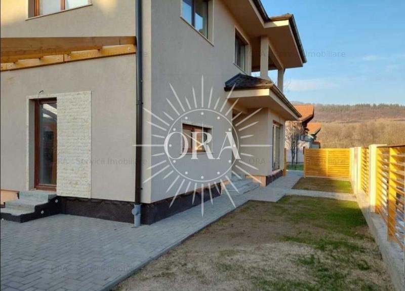 CASĂ INDIVIDUALĂ DE VANZARE IN BACIU | 4 DORMITOARE | 170 MP TEREN