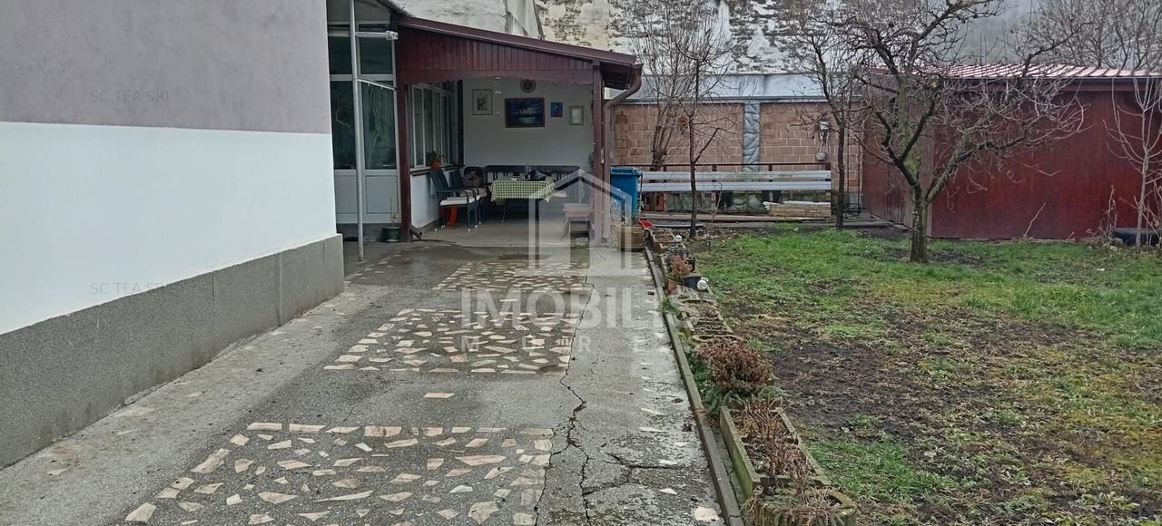Vanzare casa de locuit cu spatiu comercial - Oportunitate excelenta!