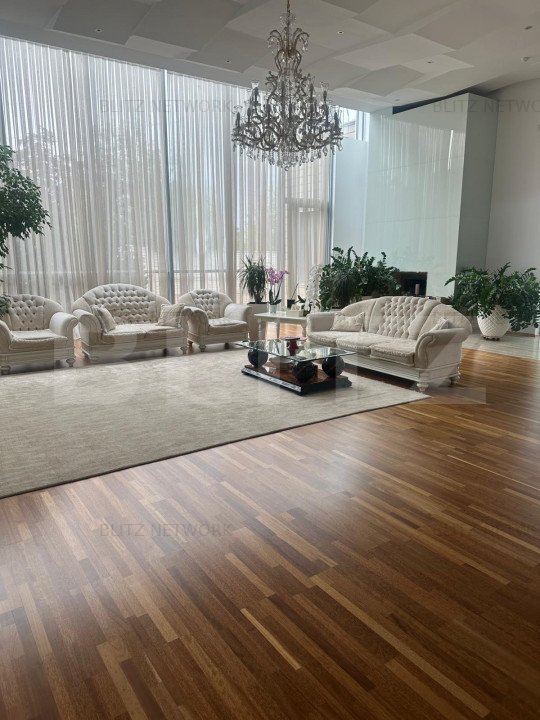 Vila impresionanta cu piscina, la marginea padurii