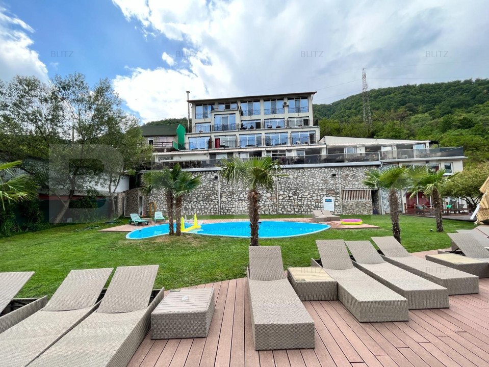 Pensiune 4*, 3500 mp, teren 4500 mp, pe malul Dunarii, Dubova