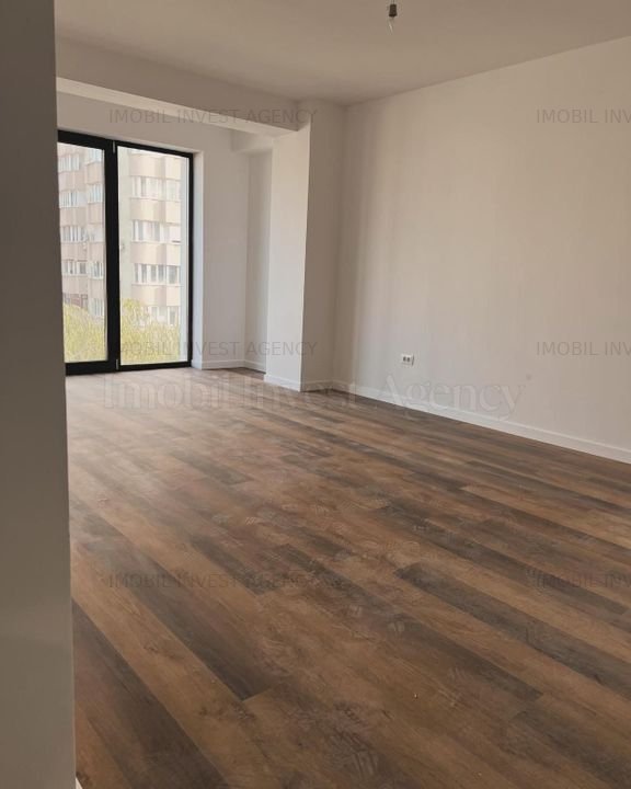 Apartament cu 3 camere de vanzare in zona Piata Alba Iulia, Decebal
