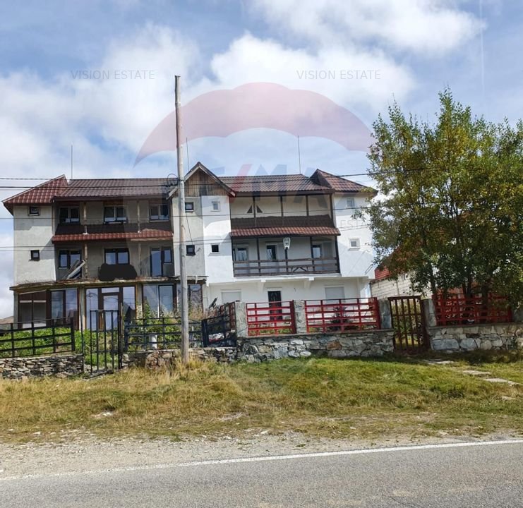 Casa / Vila la Ranca- 9 dormitoare, pe Transalpina