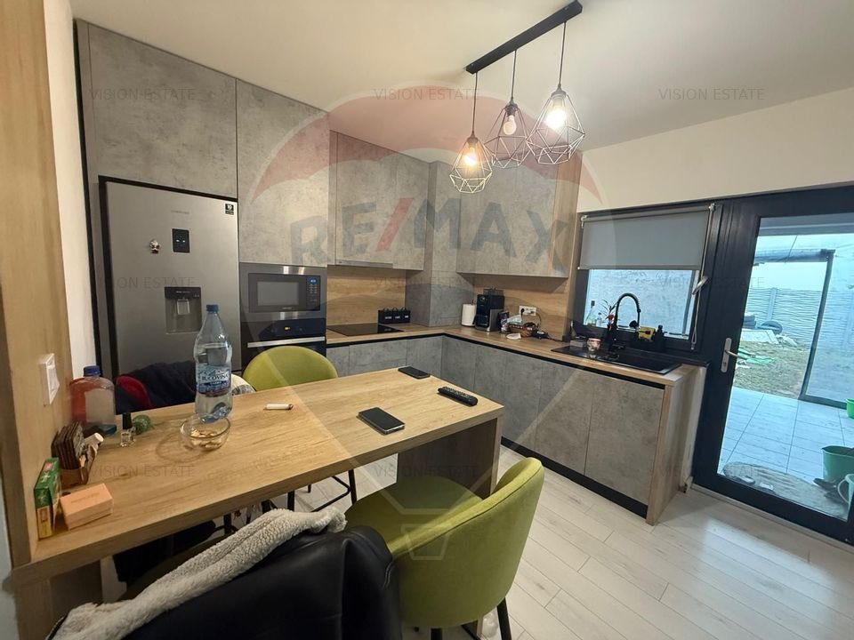 Casa/Vila Moderna cu 5 Camere, Curte Spatioasa si Priveliste Superba