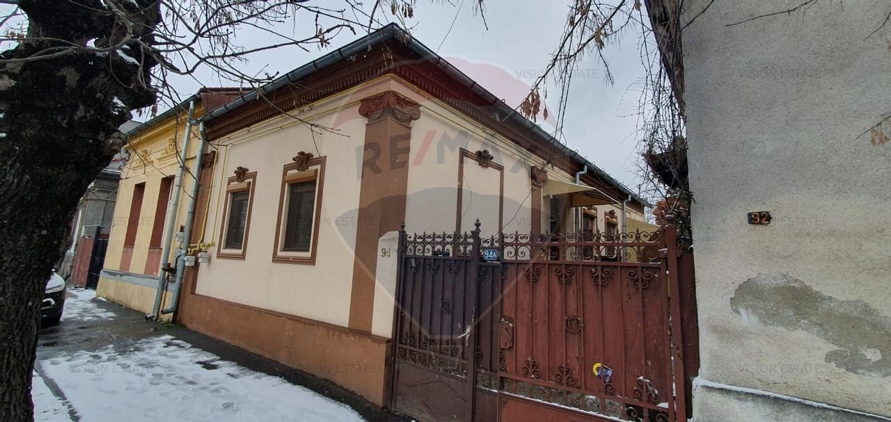 Casa / Vila cu 3 camere de vanzare in zona Ultracentral