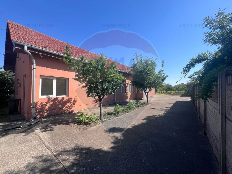Casa / Vila cu 4 camere de vanzare in zona Ultracentral