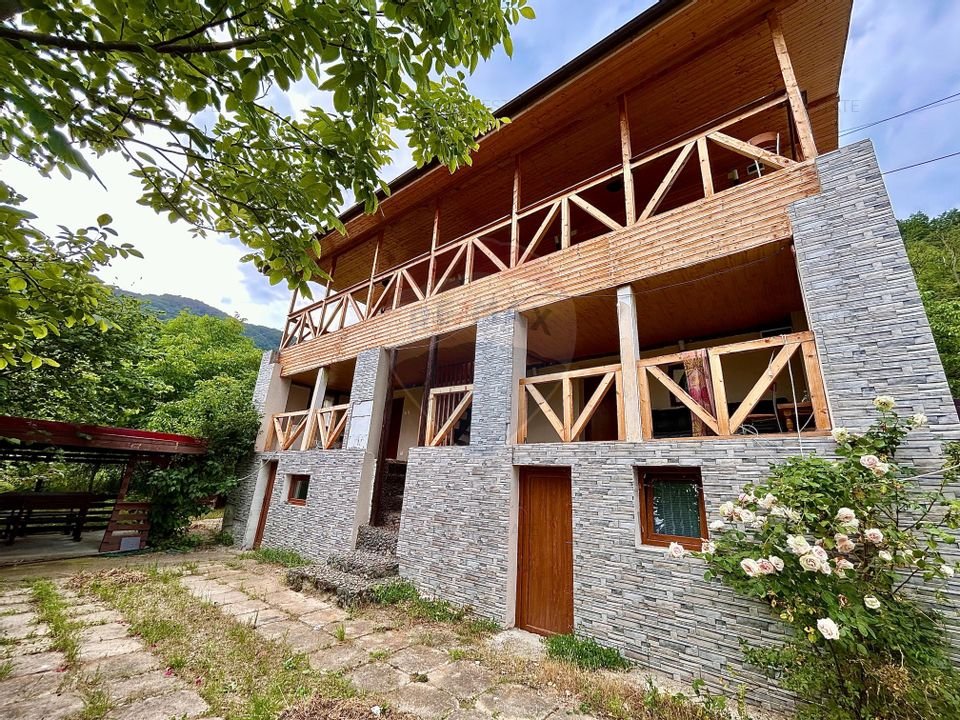 Casa / Vila cu 4 camere de vanzare