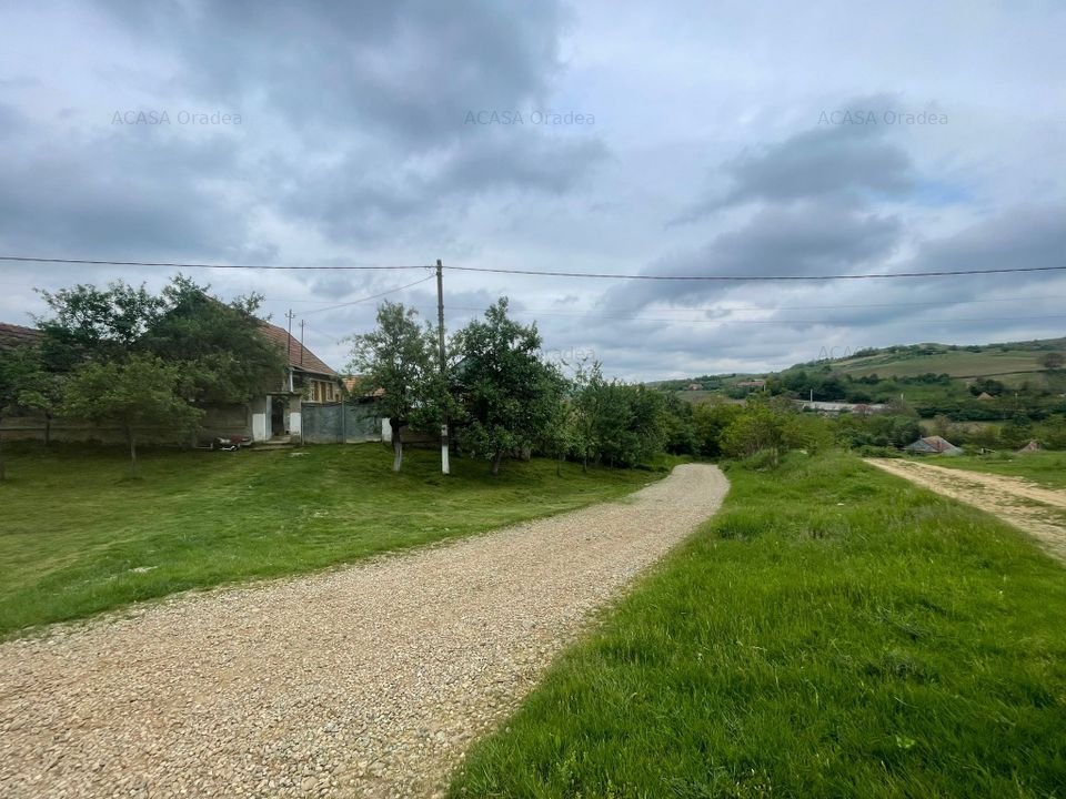 Casa batraneasca, loc Burzuc, 2470mp teren, front 60 ml- 24500 e neg