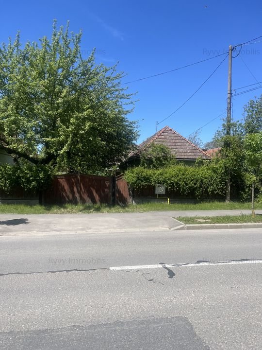 Casă veche de v&acirc;nzare - locaţie excelentă! Posibilitate de schimb