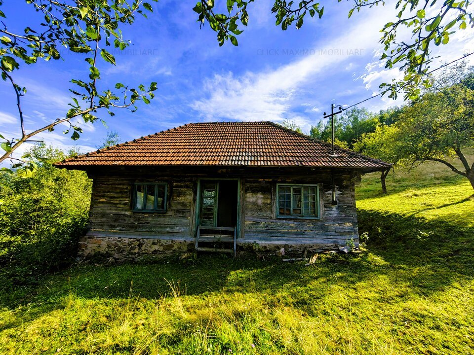 Casa, anexe si 14.328 mp teren partial intravilan, com. Bulz, jud. Bihor