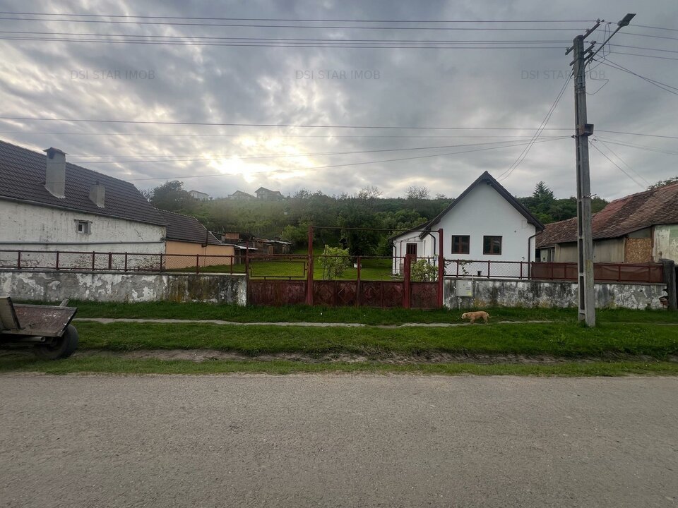 Casa in Hamba nou renovata, 74 mp utili, 2 camere, 2200 mp teren