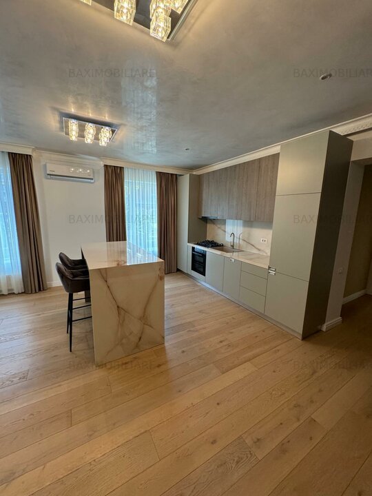 Apartament de lux cu gradina semimobilat