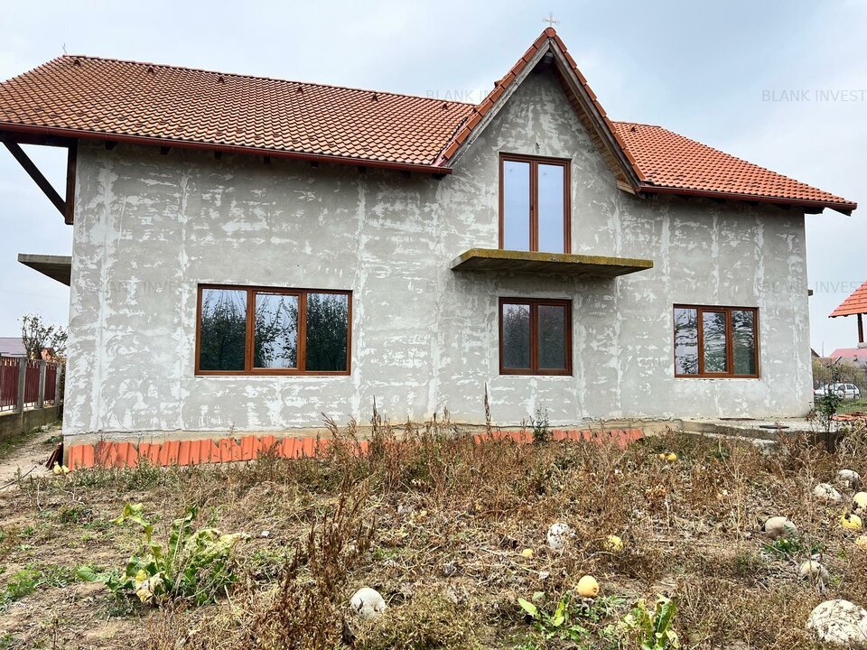 Casa la Gri cu teren construibil 2090 mp Feldioara