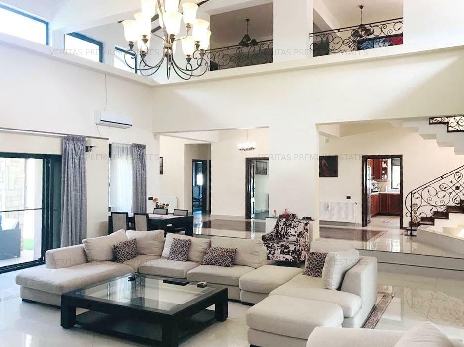 Casa individuala langa padure, cu teren 1500 mp si piscina inchisa.