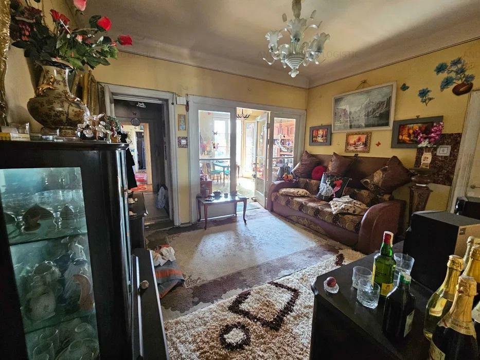 Vand apartament 4 camere Armeneasca